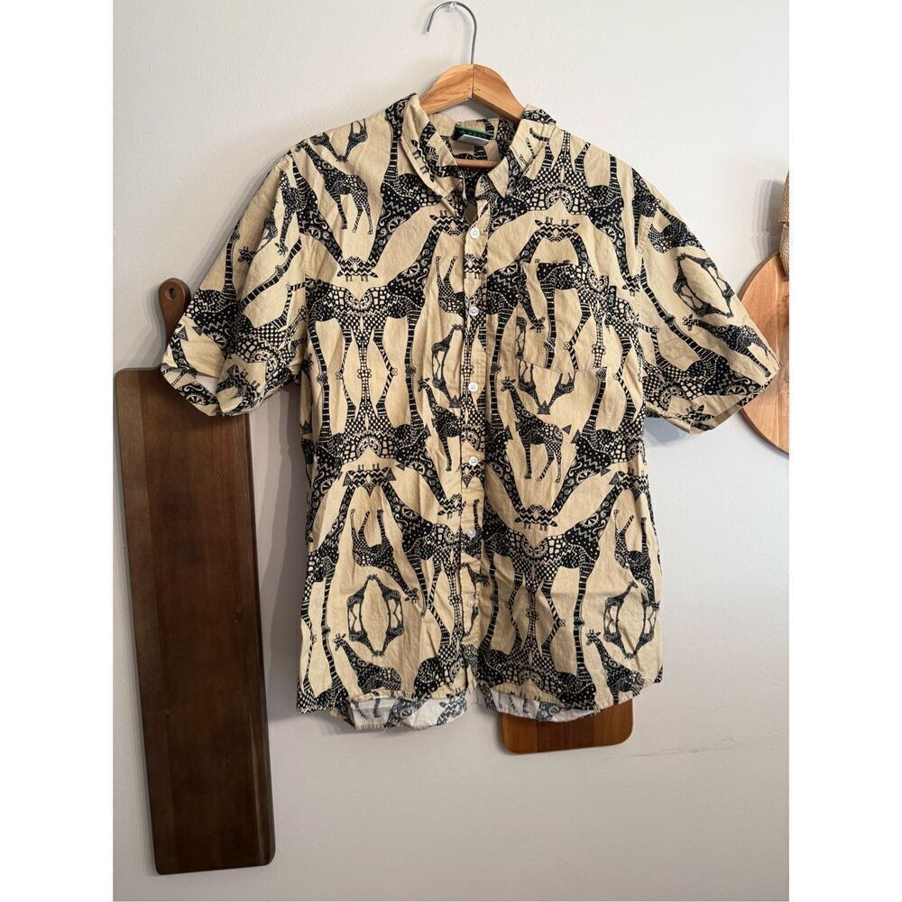 Lifted Research Group Men’s Beige Giraffe Short Sleeve Button Down Shirt Large
